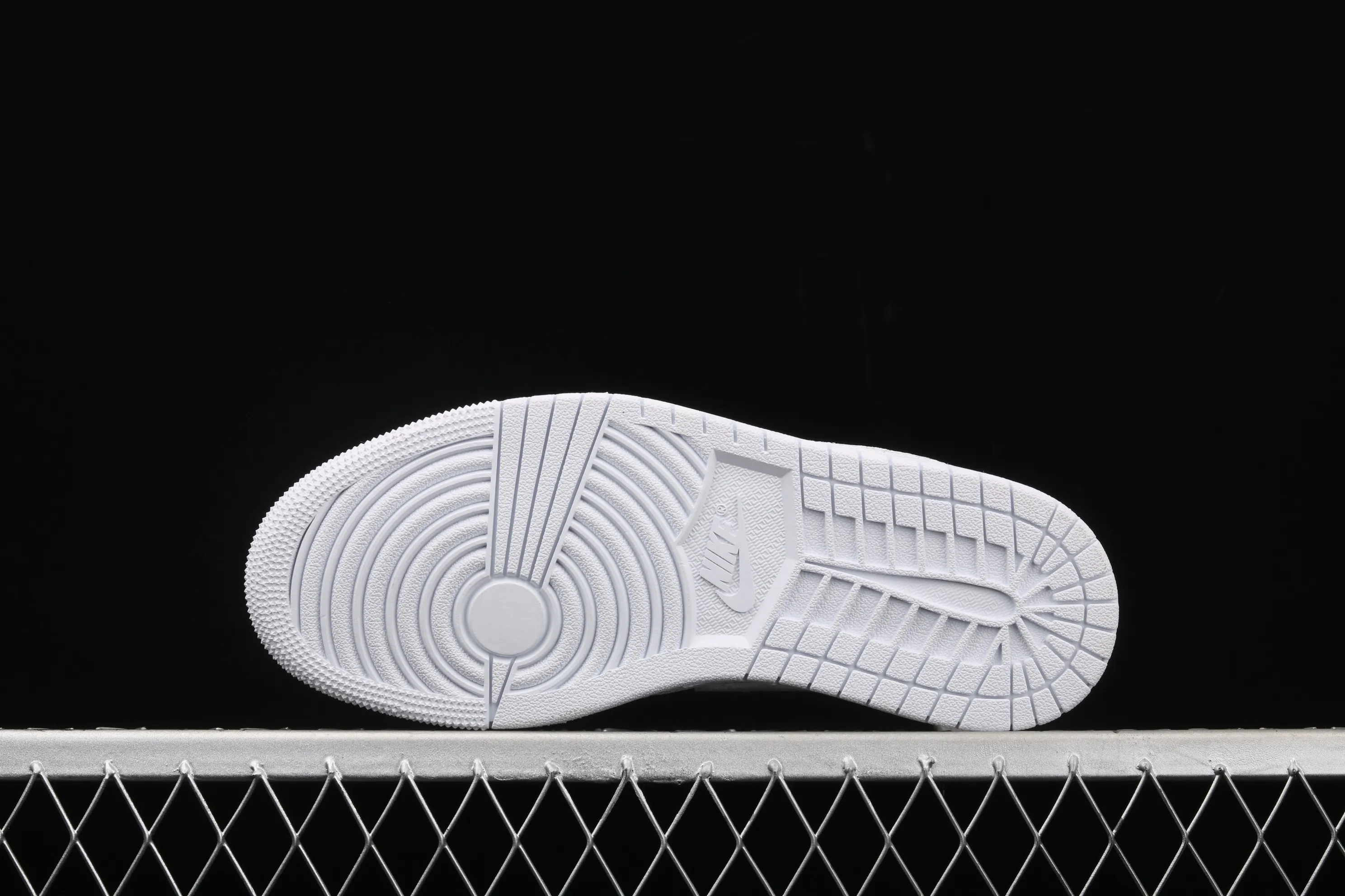 All categories Air Jordan Jordan series basketball shoes Air Jordan 1 Mid Air Jordan 1 Mid AJ1 Joe 1 snake pattern white mid-top basketball shoes series BQ6472-110